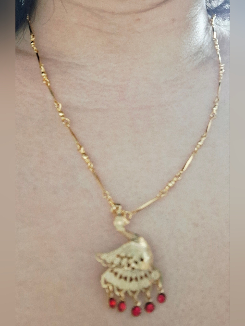 Vintage 80s 🦢✨️❤️Red Jewelled Golden Swan Pendant/Brooch Necklace - Picture 3 of 3